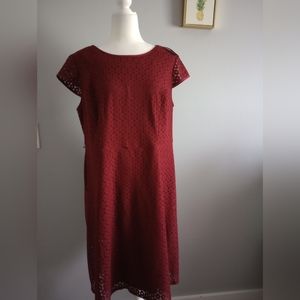 Dress lace Established 1962   Burgundy  cap sleeve size 16  Good Condition Midi